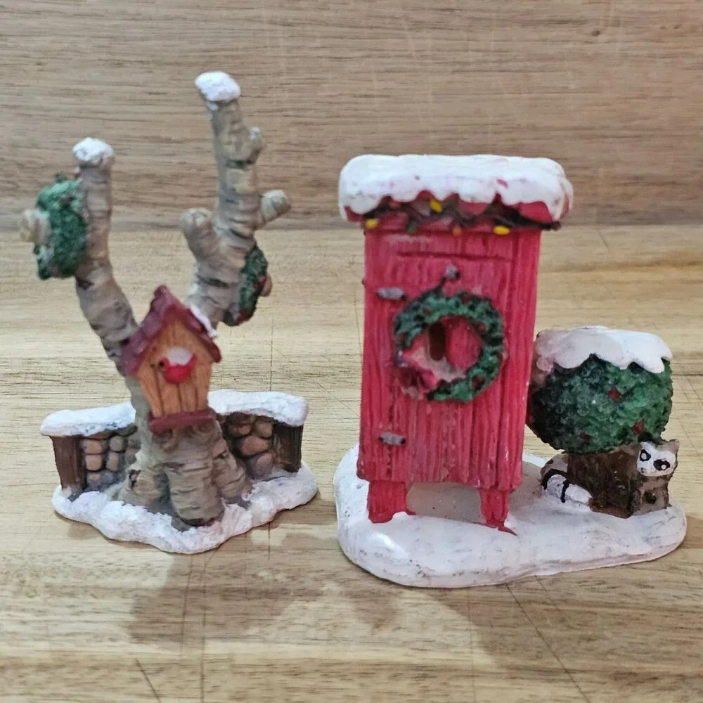 2 Lemax Christmas Outhouse & Tree Figurines 3" Red Resin Snow Wreath Decor - Picture 1 of 8